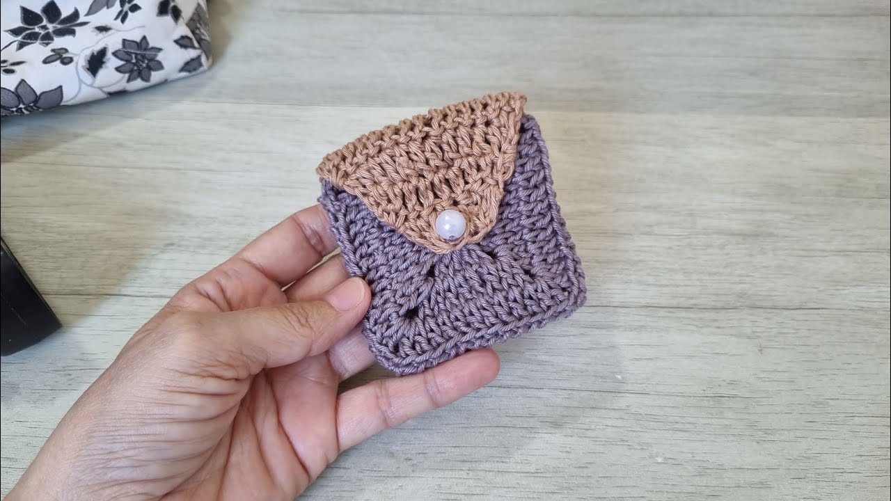 Porta  moeda  de  quadradinho de crochê. #crocheparainiciantes