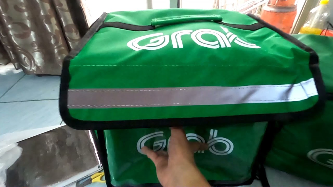 รีวิวกระเป๋า Grab ใบกลางมาใหม่ - YouTube