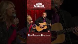 Linda Davis & Lang Scott - Love Never Gives Up