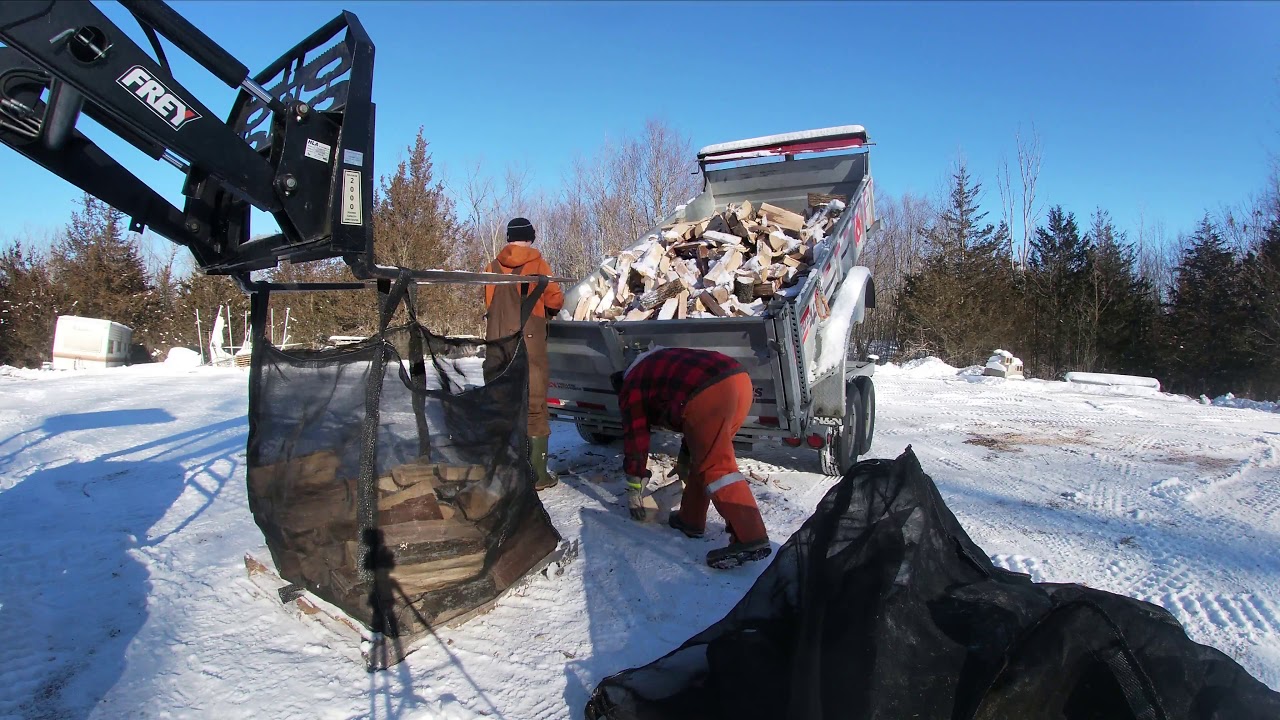 How Much Firewood Fits In A 7x14 Dump Trailer? - YouTube