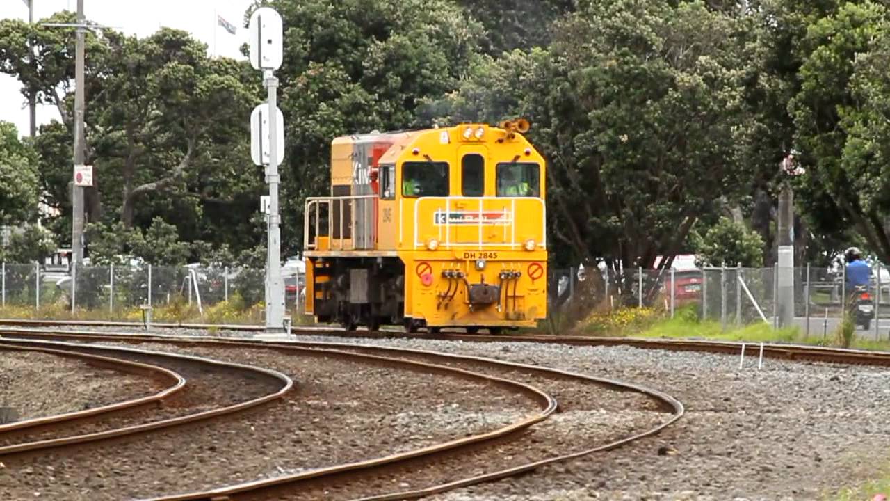 KiwiRail U10B DH 2845 on Auckland Port Rail Freight