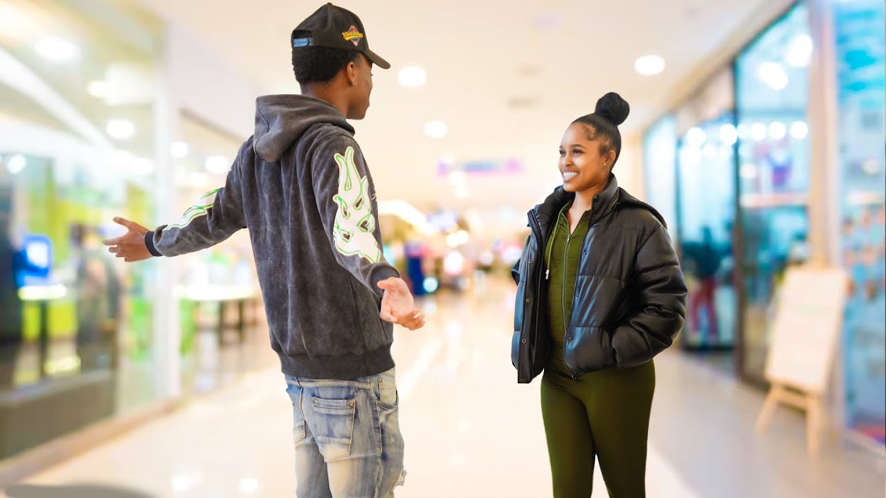 ПЕРЕХВАТЫВАЮ ВСЕХ ЗЛОДЕЕВ В ТОРГОВОМ ЦЕНТРЕ!