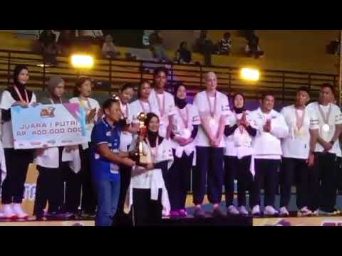 Momen Tisya Amallya Terima Piala untuk Jakarta Pertamina Enduro Usai Juara Proliga 2026  
