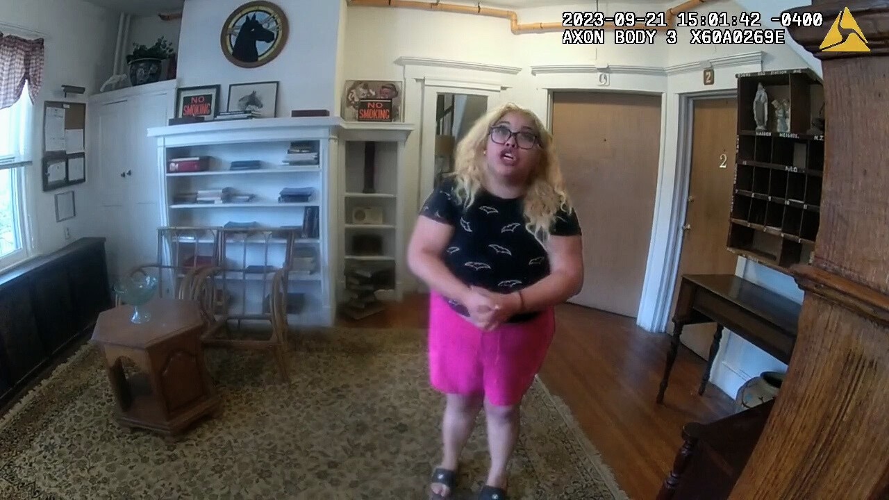 Police Teach Irresponsible Mom a Lesson She Won’t Forget