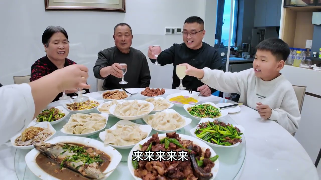 除夕夜，杨总给大家拜年了，祝大家新年快乐万事如意心想事成