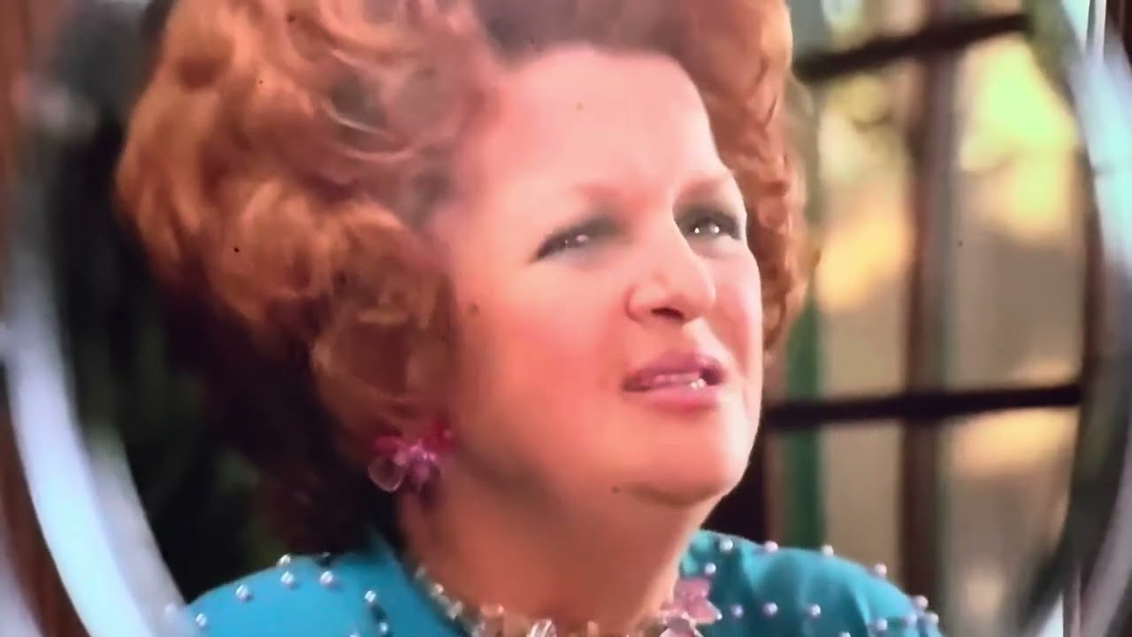 Beethoven. {1992} Beethoven saves Emily from drowning - (played backwards)