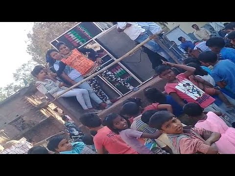 "dance"-at-the-bhojpuri-song-"kari-ankhiya-me-kajra-lagawelu"