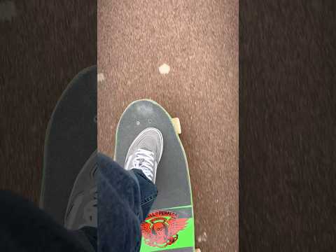 Flying Powell Peralta Skateboard #shorts #skateboard #cruiserboard #powellperalta #jackson5 #vans