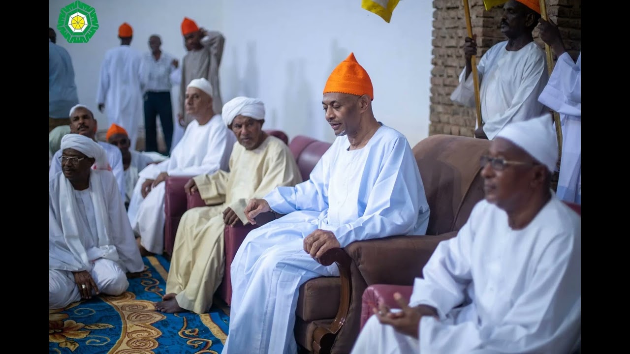 وَحَوْلَ مَقَامِي رَايَةً يَنْشُرُونَهَا . صالح عبدالله . حضرة