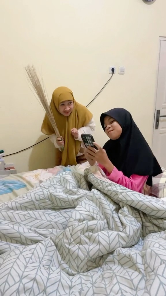 AINUN PURA PURA TIDUR