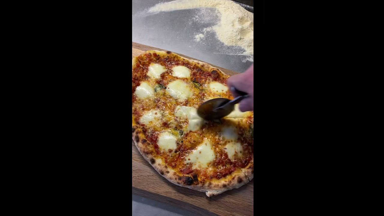 Hemgjord pizza i en vanlig ugn