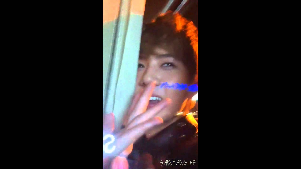 video to gif 120918 Adorable Sehun waving to fans (2)