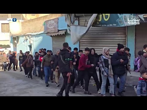 الجيش العربي السوري يؤمن خروج عدد من الأهالي ممن كان يتخذهم تنظيم قسد كدروع بشرية