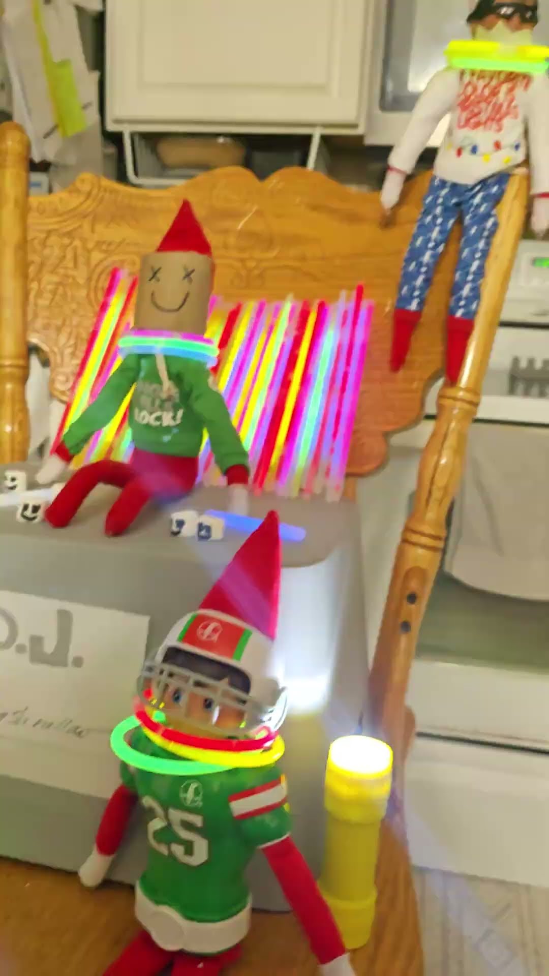 Shelf Elves Party With Glowsticks || ViralHog