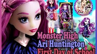 Review MONSTER HIGH First Day of School Ari Hauntington