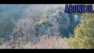 Dağda Manzara Eşli̇ği̇nde Keçi̇ Gütmek Sohbet Etmek Keçi̇ler Pirnal Yi̇yor