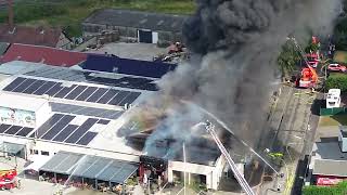 Großeinsatz in Siershahn: Millionenschaden bei Feuer in Gewerbeimmobilie
