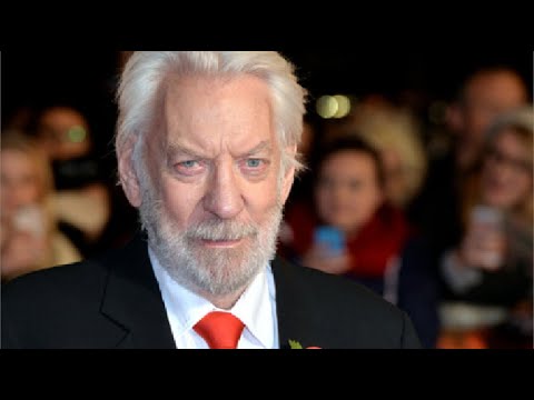 Video: Donald Sutherland Neto vrijednost: Wiki, oženjen, obitelj, vjenčanje, plaća, braća i sestre