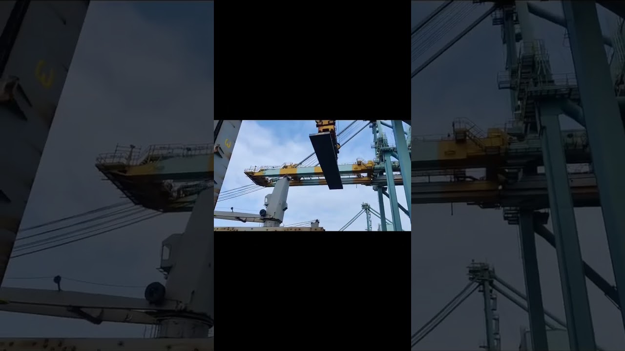 How steel slabs are loaded on ships 