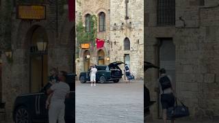Spotted: British Billionaires in San Gimignano, Italy! #British #rangerover #italy #tuscany