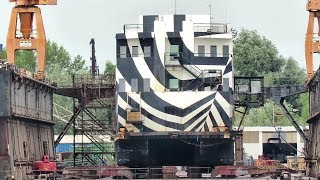 Accommodation Barge ‘Sans Vitesse’ Floatel in Emden floating dock im Emder Schwimmdock