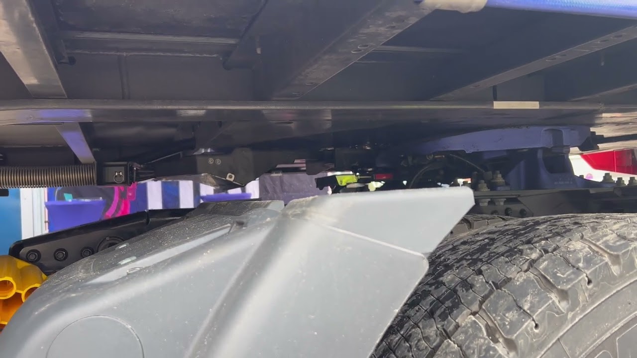 JOST KKS-Trailerwechselsystem beim ankoppeln bei LKW Weber in Rastatt