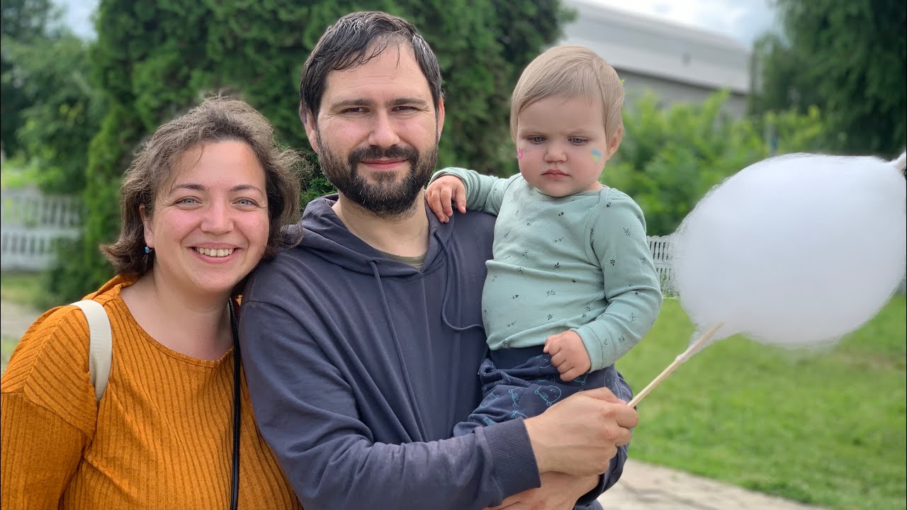 نجلس في ملجأ موريسون. نحضر حفلة الأطفال. نفوز في يانصيب في الكنيسة. نلاحظ الجمال حولنا - أوكرانيا