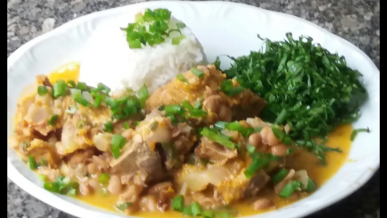 COSTELINHA DE PORCO DESSALGADA NO FEIJÃO