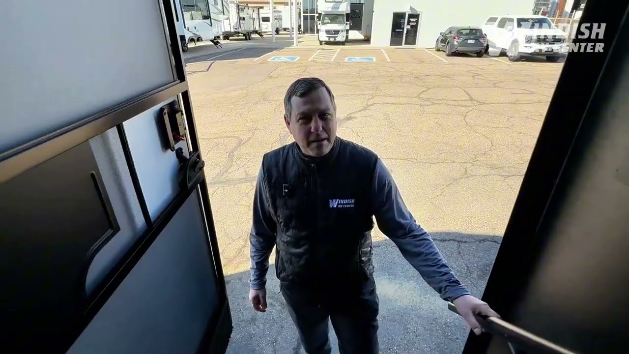 2025 Keystone RV Fuzion Stars and Stripes 373