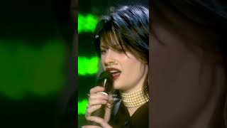 Download Lagu Amy Belle \u0026 Rod Stewart - I Don't Want to Talk About It #tipografia MP3