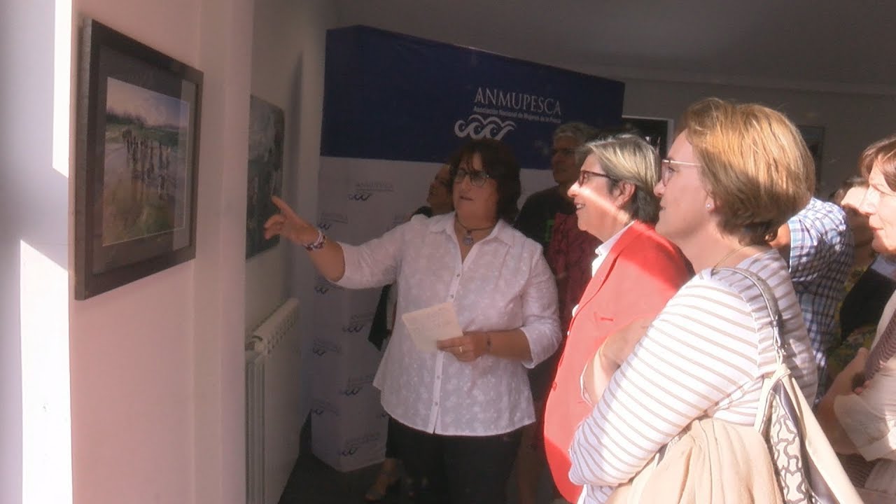 Rosa Quintana asiste en Muros á inauguración de 'Mulleres, entre augas e entre fíos' 210819 canales
