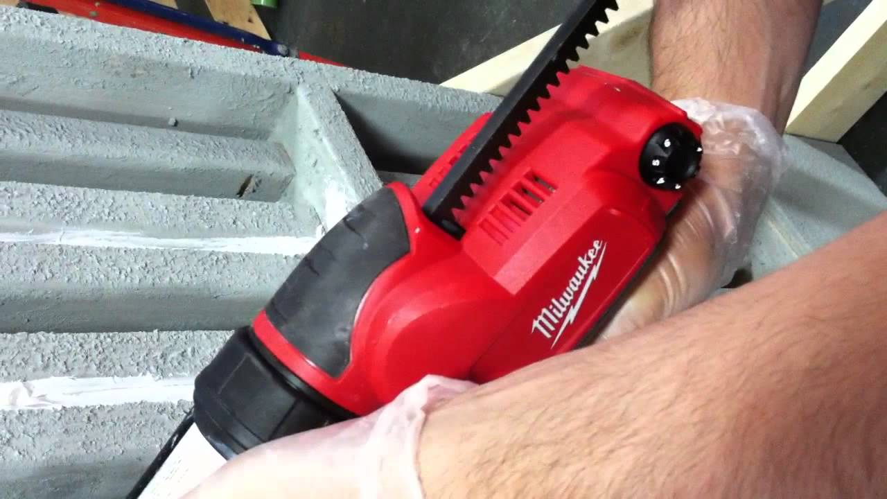 New Milwaukee M12 12-volt Caulking Gun 