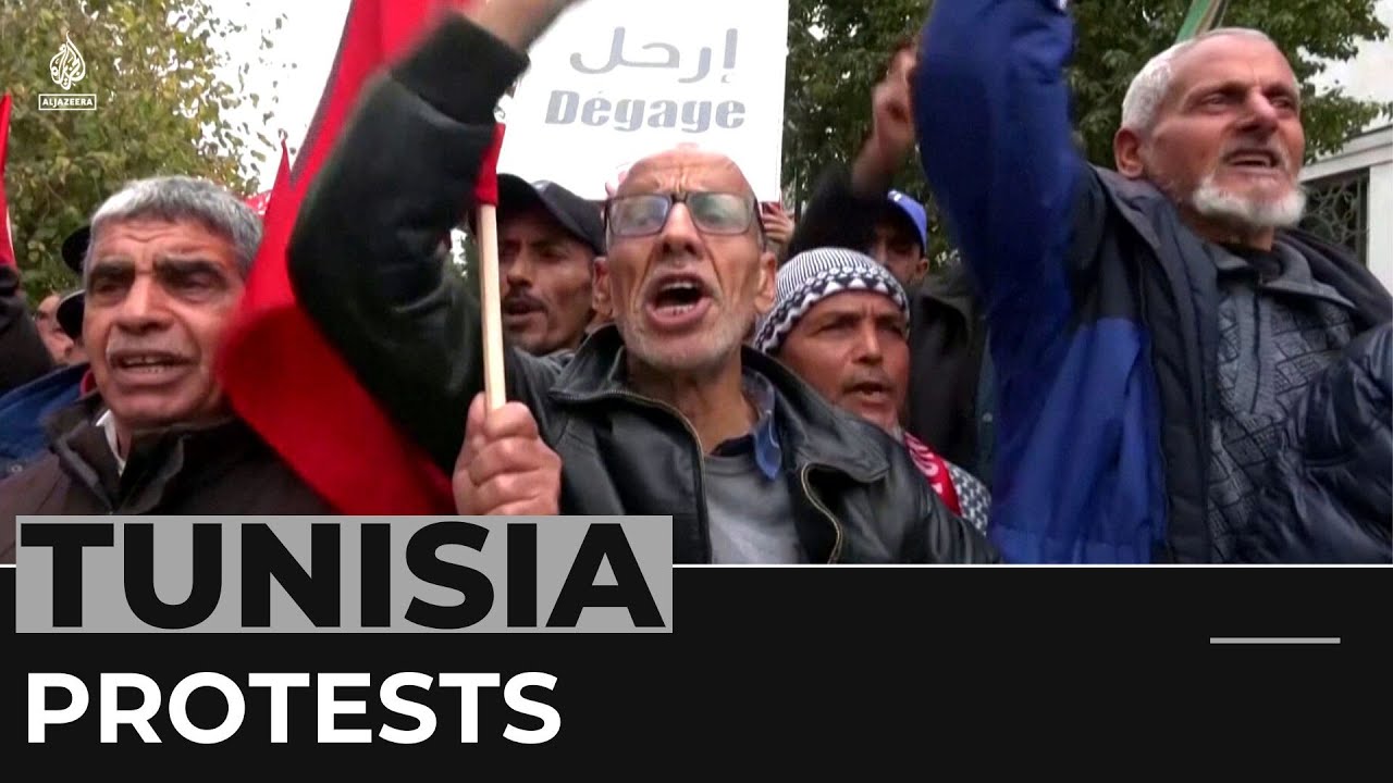 تونسيون يحتجون ضد سعيد قبيل الانتخابات البرلمانية