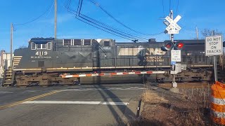 Westbound NS Intermodal roars through Middlesex