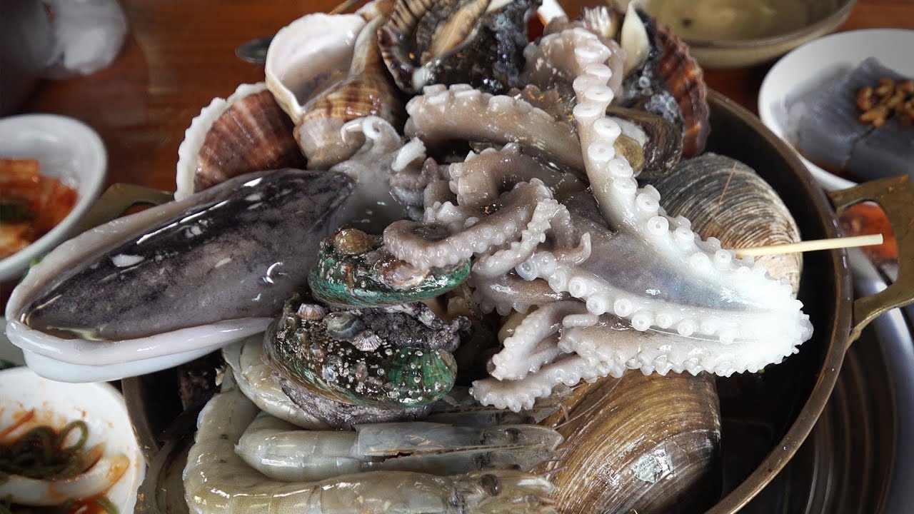 수원에서 군포해물탕으로 20년동안 한자리를 지킨 대박 해물탕맛집! 산더미 처럼 쌓인 해물의 맛은? mukbang suwon Haemul-tang [수원맛집]