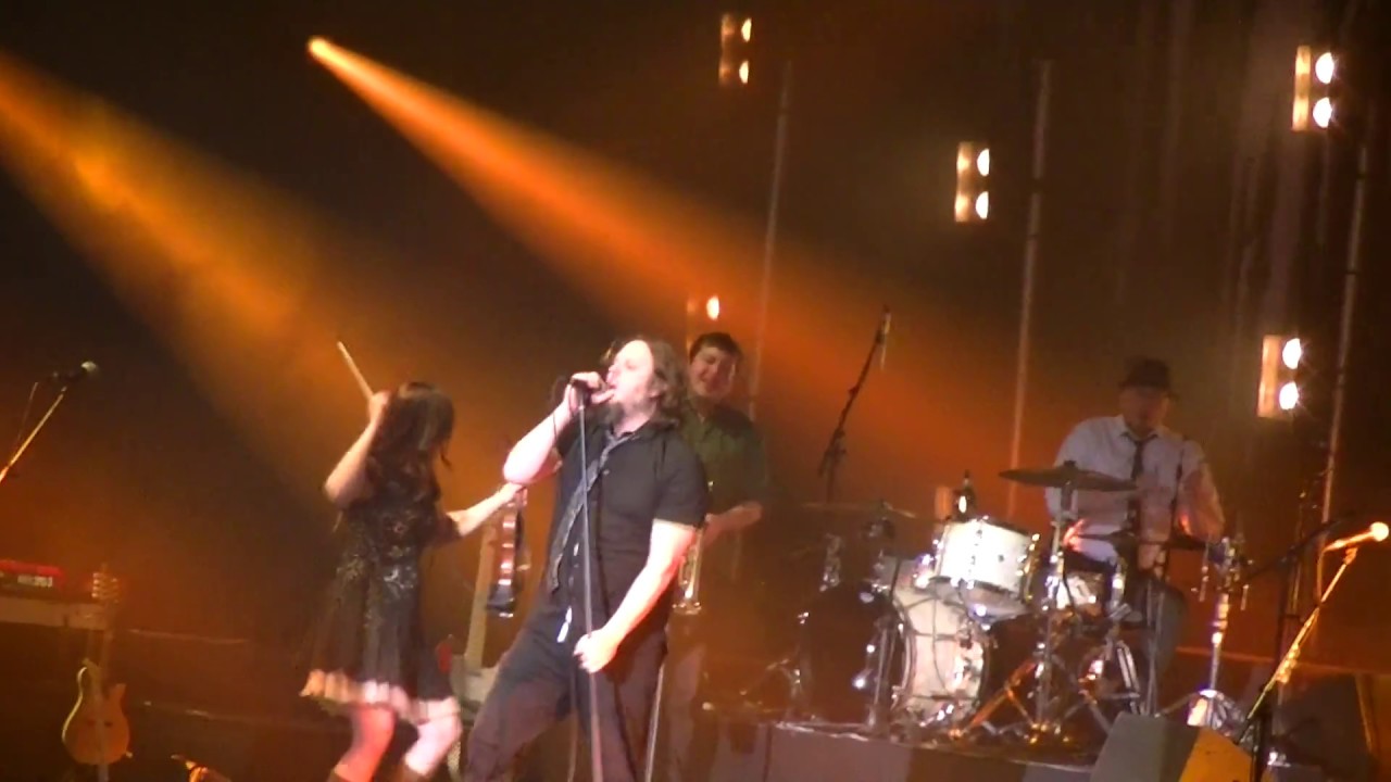 concert  cowboys fringands en avril 2017   a la hall tony garnier lyon  (8500 personnes)