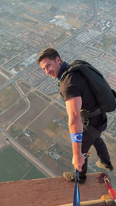 Does anyone else love that vertigo feeling? #adventuresport #skydive #skydiving #extremesport #jump
