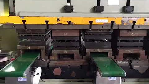 Decoielr  straightener machine 2 in 1 and NC servo feeder machine is working