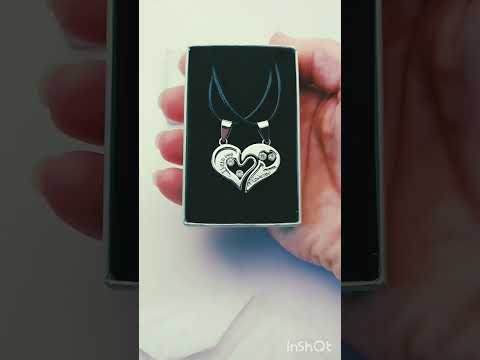 Парні кулони для закоханих половинки серця з написом "I Love you" колір срібло на шнурках у коробочці, видео 2