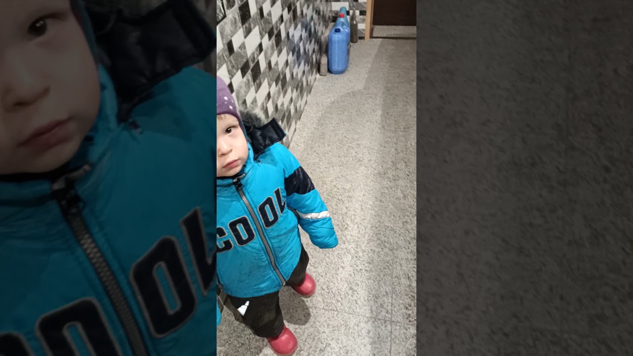 Старший сын идёт смотреть свой новый велосипед Тиса 30.11.2021 г.