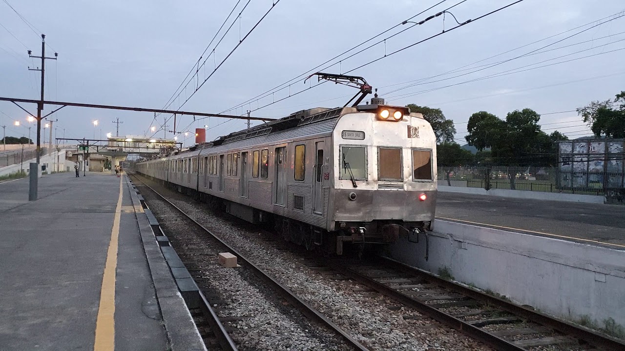 Supervia - Série 900 ER 947/959 em Realengo (Expresso Santa Cruz).