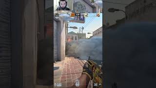 INSANE FLASH! Venom peeks long #CS2 #ACE | #venompeeks on #Twitch