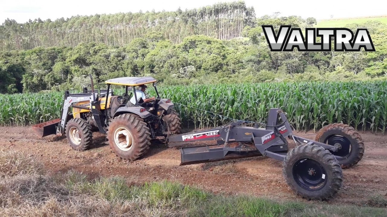 Valtrão fazendo  estrada com a Baldan 5000