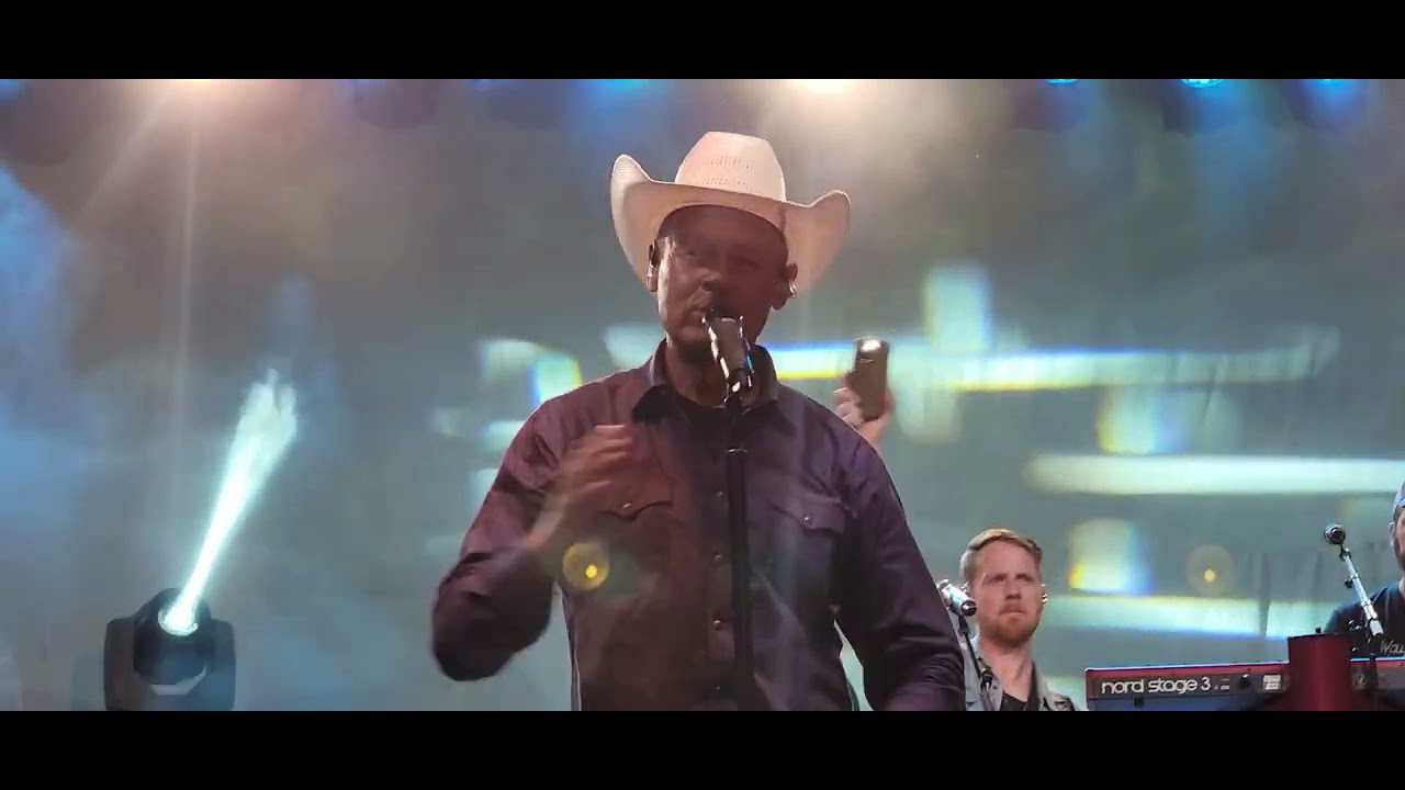 Neal McCoy Cornelia, GA 52122 / "Beer Goggles, Wink, and Biggest