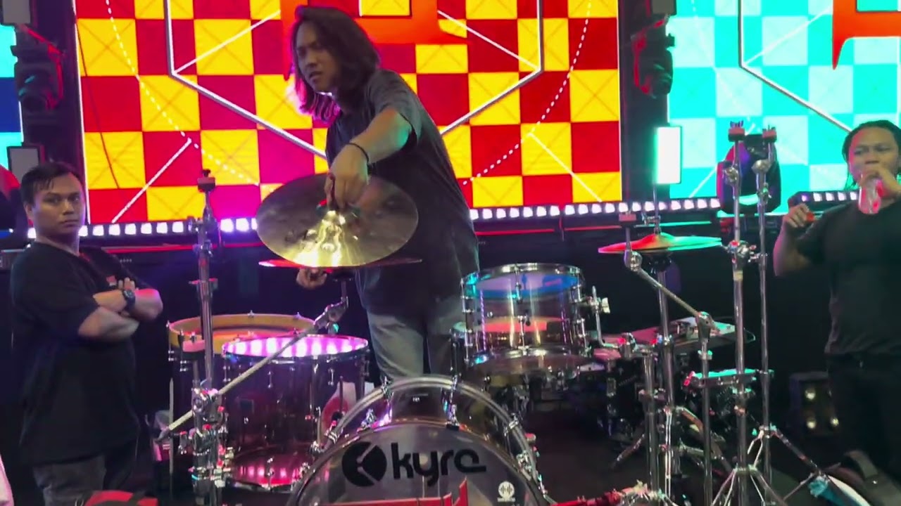 Gilang NR Kotak band #snaredrumfreakz Hit Me Baby Indonesia sound Rock Metal loud live concert tour