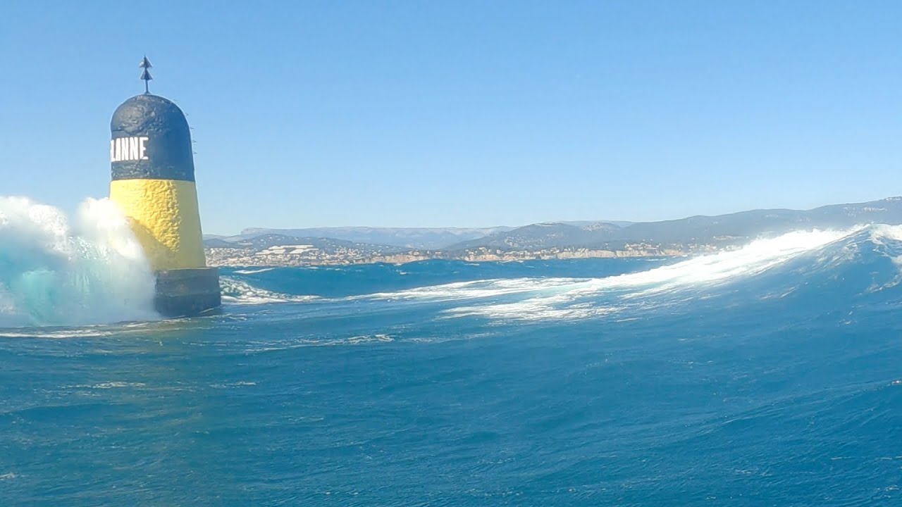 Wingfoil Session costaud avec les copains au Brusc 💨 🌊🤙 Mars 2023