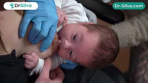 RUGBY HOLD for BREASTFEEDING: BEST POSITIONS to get a DEEP LATCH and HOW TO AVOID PAIN while NURSING