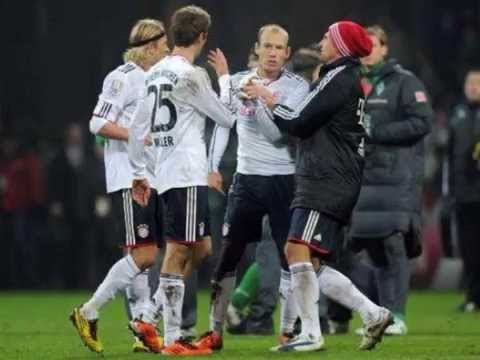 Arjen Robben-Faustschlag ins Gesicht gegen Thomas MÃ¼ller nach dem Schlusspfiff in Bremen.