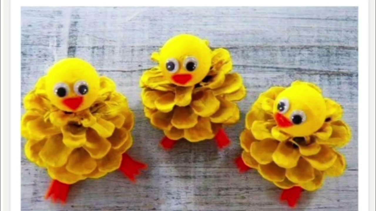 Купальник киген ұзын аяқтары бар қыздар