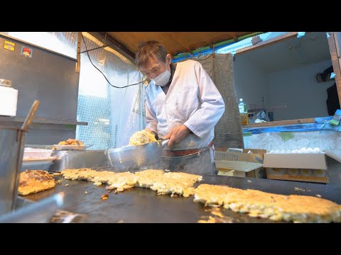 A day in the life of a nameless okonomiyaki stall in a shantytown in Japan. 西成 屋台 お好み焼き